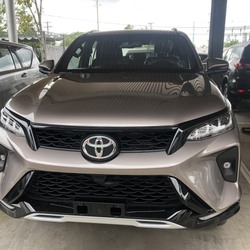 Fortuner 2.4 LEGENDER màu ĐỒNG giao ngay