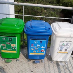 Thùng rác 60L đạp chân mở nắp
