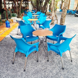 bàn ghế cafe nhựa đúc chân inox thanh lý giá rẻ