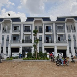Cần bán lại nhà phố tại Solar City view sông