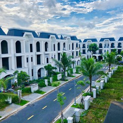 Nhà phố view sông ngay trung tâm tp. Tân An thanh toán trước 789 triệu nhận ngay nhà 250m2 có luôn sổ.