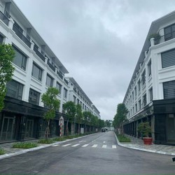 Shophouse Nằm trên quốc lộ 1A Hà Nội Lạng Sơn. Đầu tiên xuất hiện tại tp Lạng Sơn