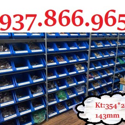 Giá khay nhựa vát đầu, khay nhựa có chân, khay dùng trong gara, khay nhựa trong cửa hàng sửa chữa