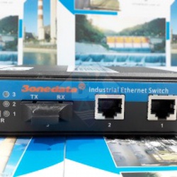 IMC102B F: Bộ chuyển đổi quang điện cung cấp 1 cổng quang 100Base FX và 2 cổng Ethernet 10/100Base TX RJ45