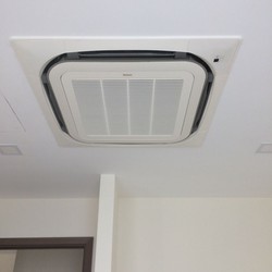 máy lạnh âm trần giá rẻ