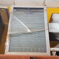 Tủ trưng bày ruou vang hiệu Alaska mới 95%