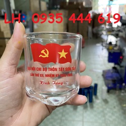 Ly thủy tinh làm quà tặng khách hàng tại Quảng Ngãi