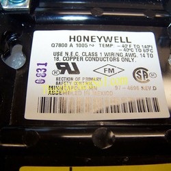 Subbase nhựa Honeywell Q7800A1005 Cty Thiết Bị Điện Số 1