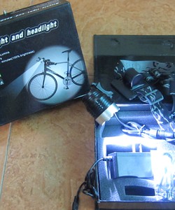 Đèn CREE T6 siêu sáng, bóng T6 ,dung lượng pin 10,000 mAh dùng cho xe đạp