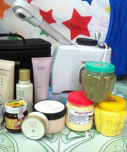 Dịch vụ massage mặt tại nhà.