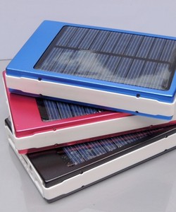 Pin sạc dự phòng 10.000mAh năng lượng mặt trời