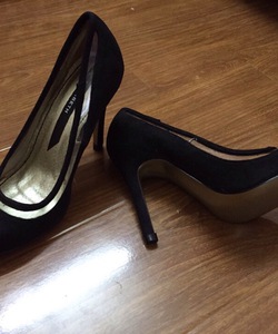 Bán lại giày mới tinh 1 nửa giá do mình đi bị chật