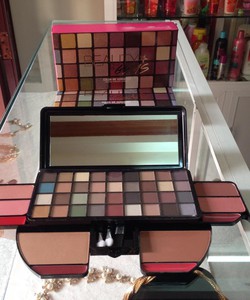 Bộ trang điểm Color Me Gorgeous