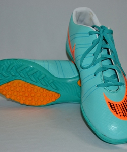 Giầy đá bóng sân cỏ nhân tạo