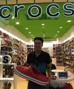 Đại lý phân phối sỉ lẻ toàn quốc giầy dép CROCS cho mẹ và bé.bán buôn bán lẻ số 5 Ngõ bà triệu hà nội .