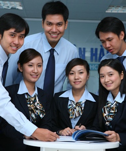 Đồng phục nhân viên giá bao nhiêu tiền