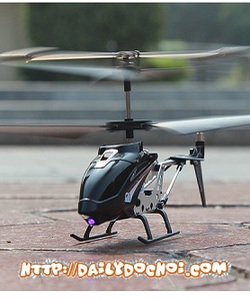 Máy bay điều khiển từ xa đựng trong hộp nhựa đẹp