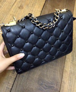 Chỉ còn vài em charles màu đen, bạn nào nhanh tay mình sale nốt nhé