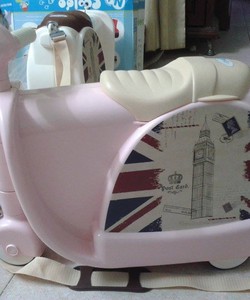 Vali kéo du lịch hình xe vespa cho bé, ghế tập ăn cho trẻ