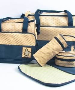 Bộ túi 5 chi tiết cho mẹ và bé ra ngoài vừa đẹp vừa đầy đủ