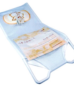 Thanh lý làn nhựa đi sinh, lưới tắm cho bé, yếm ăn có máng bằng nhựa