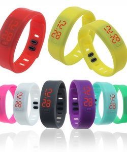 Đồng hồ LED sắc màu