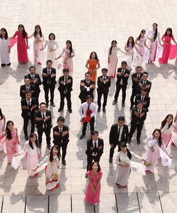 Nhân chụp ảnh kỉ yếu