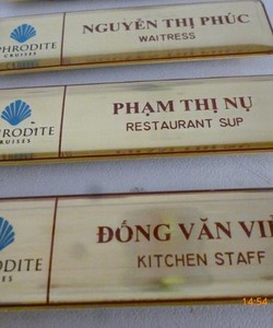 Sản xuất bảng tên cài áo, làm biển tên nhân viên giá rẻ tại Hà Nội