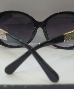 Bán buôn, bán lẻ kính thời trang, kính cận các loại.