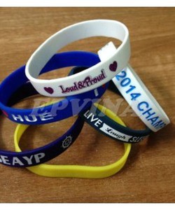 Sản xuất vòng đeo tay bằng cao su theo logo thiết kế riêng mình