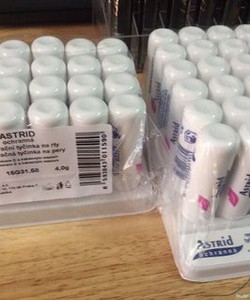 Son mỡ hươu tẩy da chết Astrid đặc trị môi khô , nứt nẻ. hàng séc