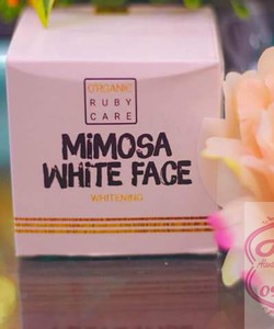 Kem trắng mịn bảo vệ da mặt dưới ánh nắng mặt trời