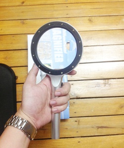 Kính lúp siêu cao cấp trang bị 12 bóng đèn LED thiết kế sang trọng dễ dàng sử dụng