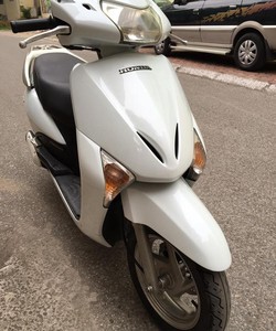 Bán xe SCR 100 Fi mầu trắng btp 30F5 đời 2008 máy nguyên bản còn mới 17.5 triệu mua về sd lâu dài