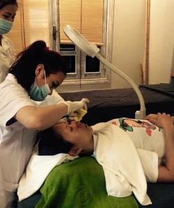 Điều trị mụn với sản phẩm sinh học thanh lọc da