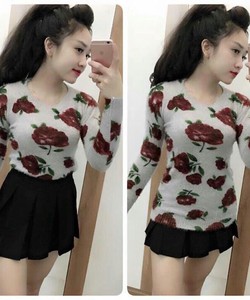 Áo len lông hoa hồng