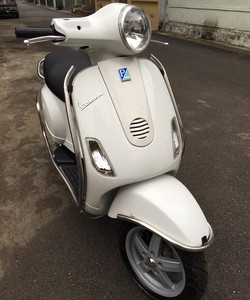 Bán Vespa LX 125 Nhập italia đời 2009 chính chủ 29 205 86 mầu Trắng 30,5 trieu xe italia cao cấp Cần gấp