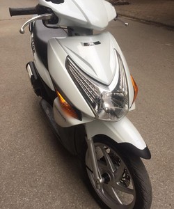 Cần bán honda Click đời cao 2010 trắng biển 30M6 vanh 6 lan đời cuối 2010,C,chủ 19 triệu có hình ảnh trực tiếp