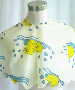 Khăn trùm cắt tóc cho bé