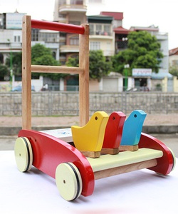 Xe tập đi bằng gỗ thông hình con chim và con cá