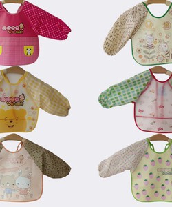 Yếm ăn dặm không thấm nước có máng luôn, có tay cho bé tập BLW và cả yếm không tay nhé