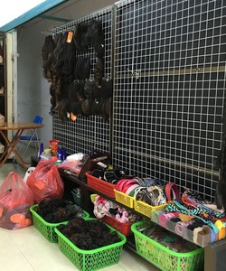 Thanh lý: Giá treo hàng chất liệu nhôm