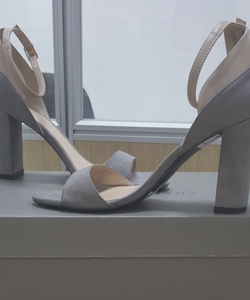 Thanh lý 1 em Charles Keith