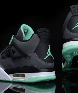 Chuyên sỉ lẻ các loaị giày thể thao nam nữ rẻ, đẹp và chất lượng