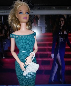 Váy dạ hội đuôi cá trễ vai cho Barbie