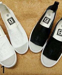 Giày slip on cá tính