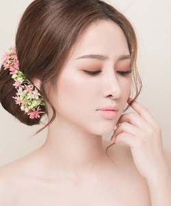 Trang điểm tận nhà cô dâu, dự tiệc, biểu diễn ,nhận công tác studio , makeup cá nhân ...giá cả hợp lý