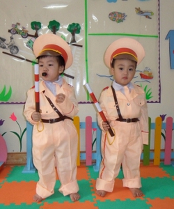 Bộ trang phục cảnh sát giao thông cho bé