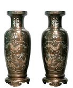 Lọ hoa bằng đồng