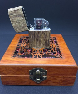 Zippo bọc trầm hương